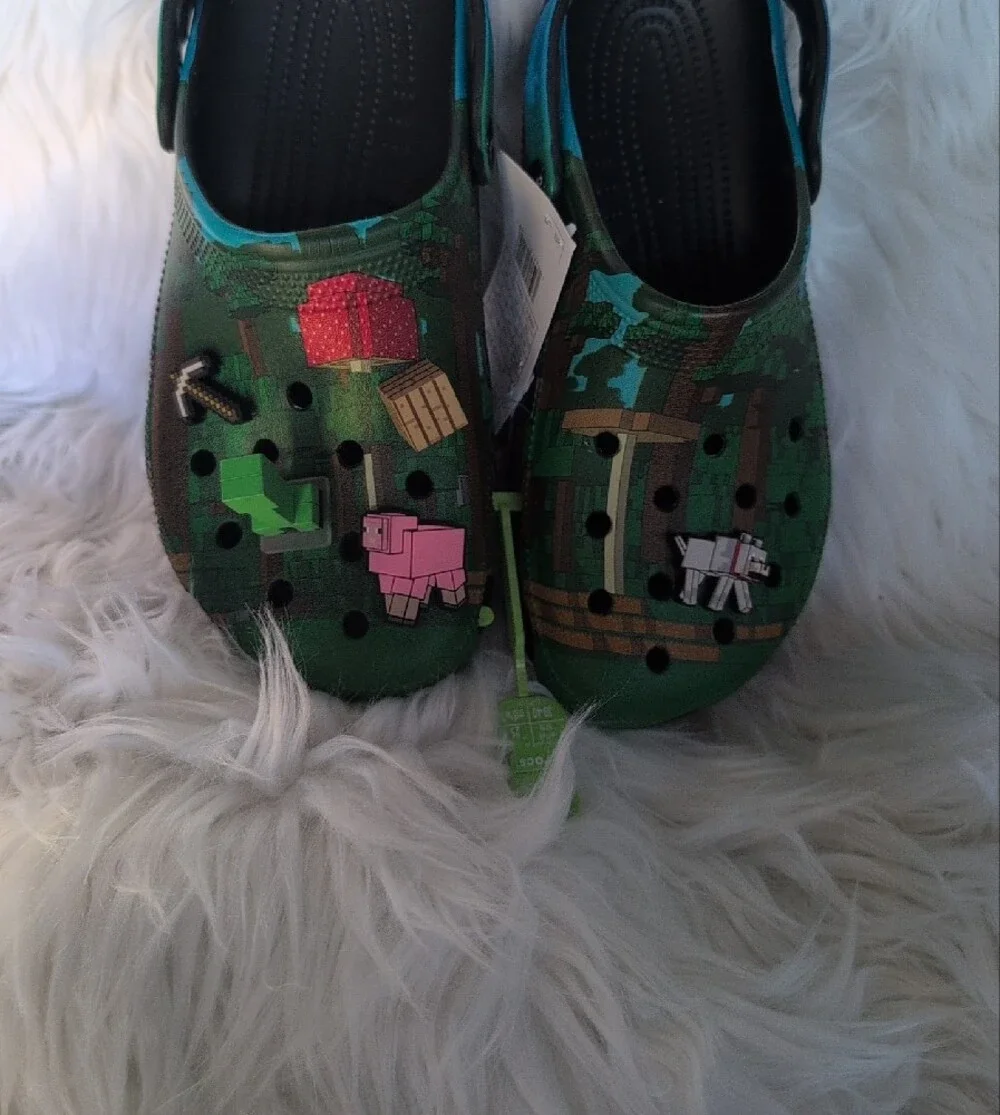 CROCS Unisex Adult Green Minecraft Clogs with Game Charms